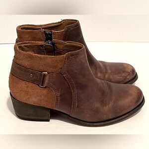 Clarks Maypearl Lilac Women's Booties in Dark Tan Leather & Suede Boots Size 5M